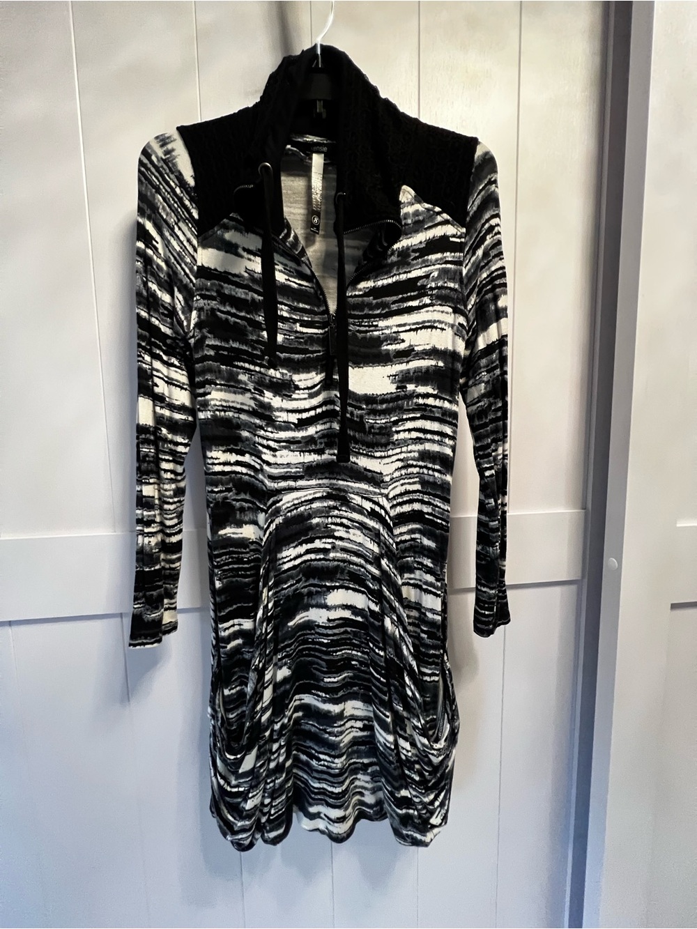 Kensie Black & White Striped Long Sleeve Cowl-Neck Dress